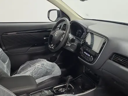 Mitsubishi Outlander 2022 года за 11 990 000 тг. в Алматы – фото 15