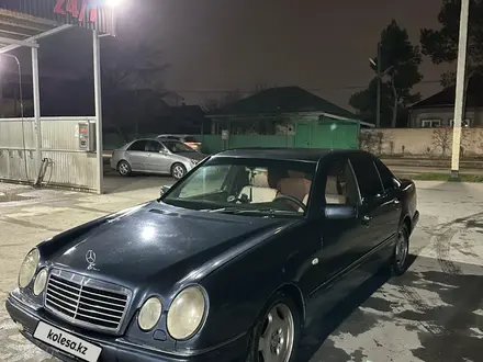 Mercedes-Benz E 230 1997 года за 2 300 000 тг. в Тараз – фото 2