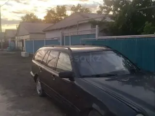 Mercedes-Benz E 230