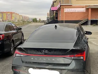 Hyundai Elantra, 2024