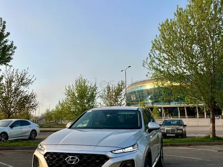 Hyundai Santa Fe 2019 года за 12 000 000 тг. в Шымкент