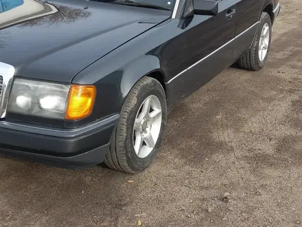 Mercedes-Benz E 250 1991 года за 1 800 000 тг. в Караганда – фото 2