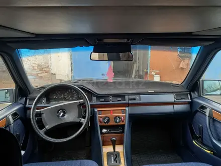 Mercedes-Benz E 250 1991 года за 1 800 000 тг. в Караганда – фото 40