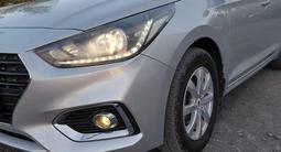 Hyundai Accent 2018 года за 6 200 000 тг. в Экибастуз – фото 2