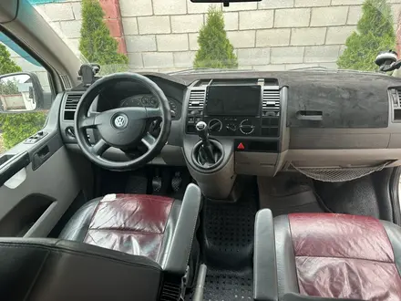 Volkswagen Caravelle 2008 года за 6 200 000 тг. в Алматы – фото 14