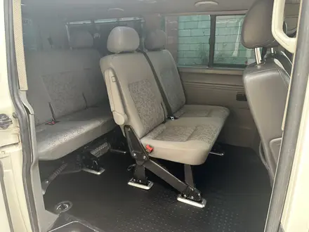 Volkswagen Caravelle 2008 года за 6 200 000 тг. в Алматы – фото 15