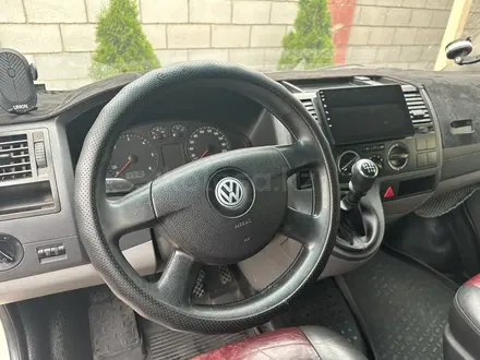 Volkswagen Caravelle 2008 года за 6 200 000 тг. в Алматы – фото 8