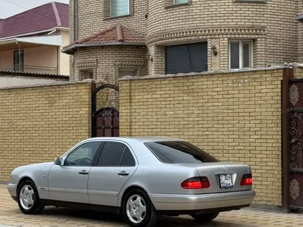 Mercedes-Benz E 320 1998 года за 4 850 000 тг. в Актау