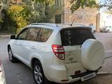Toyota RAV4 2010 года за 7 600 000 тг. в Астана – фото 4