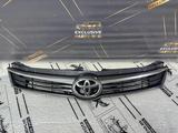 Решетка радиатора бу оригинал Camry 55 за 45 000 тг. в Алматы