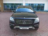 Mercedes-Benz ML 400 2014 годаfor14 000 000 тг. в Алматы