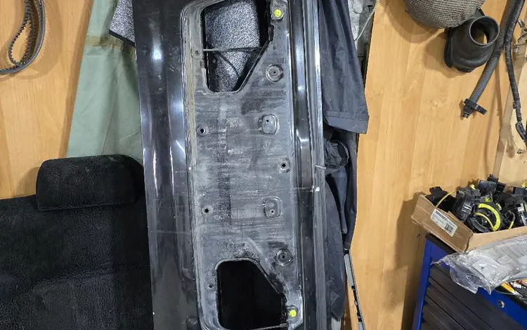 Нижная крышка багажника за 250 000 тг. в Костанай