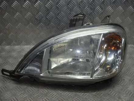 Передние фары на Mercedes Benz ML163 1998 года за 2 990 тг. в Шымкент – фото 3