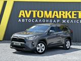 Toyota RAV4 2021 года за 15 100 000 тг. в Актобе