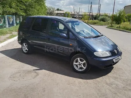 Volkswagen Sharan 1997 года за 1 650 000 тг. в Караганда