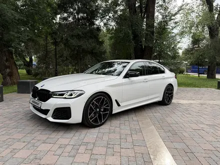 BMW 520 2022 года за 25 800 000 тг. в Алматы