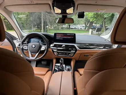 BMW 520 2022 года за 25 800 000 тг. в Алматы – фото 17