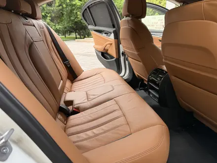 BMW 520 2022 года за 25 800 000 тг. в Алматы – фото 19