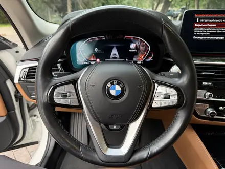 BMW 520 2022 года за 25 800 000 тг. в Алматы – фото 33