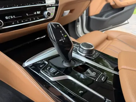 BMW 520 2022 года за 25 800 000 тг. в Алматы – фото 35