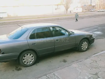 Toyota Camry 1994 года за 1 300 000 тг. в Астана – фото 2