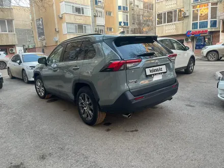 Toyota RAV4 2019 года за 15 000 000 тг. в Атырау