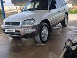 Toyota RAV4 1998 года за 2 700 000 тг. в Алматы – фото 2