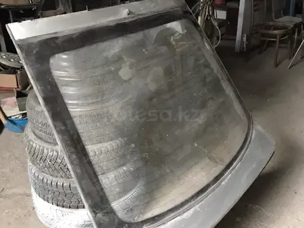 Крышка багажника хэтчбек за 25 000 тг. в Караганда – фото 2