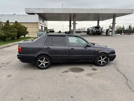 Volkswagen Vento 1992 года за 1 200 000 тг. в Есик – фото 2