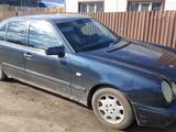 Mercedes-Benz E 230 1995 года за 1 650 000 тг. в Петропавловск – фото 4
