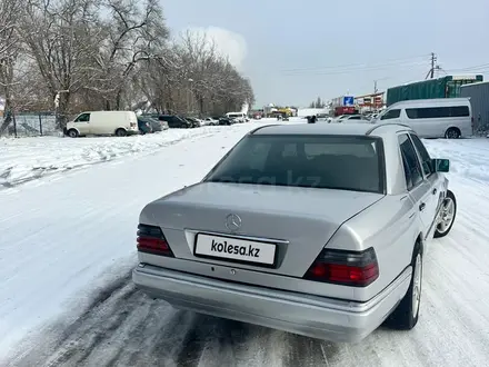 Mercedes-Benz E 220 1993 года за 1 450 000 тг. в Алматы – фото 8