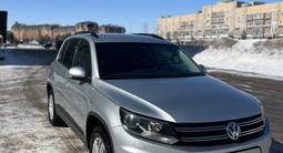 Volkswagen Tiguan 2015 года за 8 700 000 тг. в Астана – фото 2