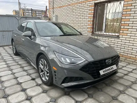 Hyundai Sonata 2020 года за 11 500 000 тг. в Уральск – фото 2