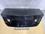 Бампер + багажник Toyota Camry 55 ORIGINAL за 250 000 тг. в Алматы – фото 5