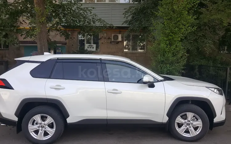 Toyota RAV4 2021 года за 15 000 000 тг. в Алматы