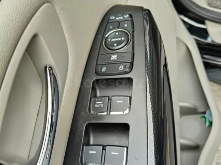 Kia Carnival 2016 года за 12 500 000 тг. в Алматы – фото 11