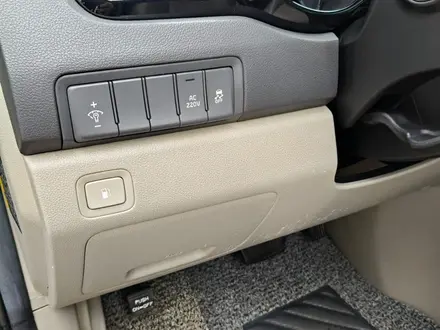 Kia Carnival 2016 года за 12 500 000 тг. в Алматы – фото 28