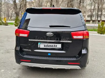 Kia Carnival 2016 года за 12 500 000 тг. в Алматы – фото 32