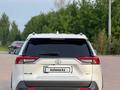 Toyota RAV4 2021 годаүшін13 500 000 тг. в Уральск – фото 4