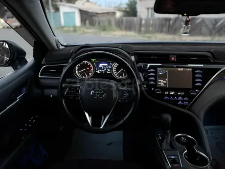 Toyota Camry 2018 года за 14 500 000 тг. в Алматы – фото 11