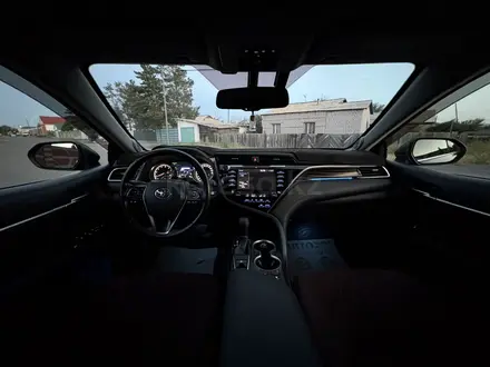 Toyota Camry 2018 года за 14 500 000 тг. в Алматы – фото 12