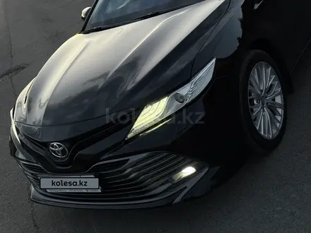 Toyota Camry 2018 года за 14 500 000 тг. в Алматы – фото 8
