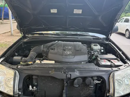 Toyota 4Runner 2004 года за 11 000 000 тг. в Алматы – фото 2