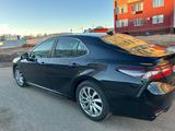 Toyota Camry 2020 годаfor9 000 000 тг. в Актобе – фото 2