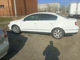 Volkswagen Passat 2006 года за 1 500 000 тг. в Аксу – фото 2