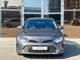 Toyota Camry 2015 года за 10 300 000 тг. в Уральск – фото 2