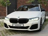 BMW 530 2021 года за 26 000 000 тг. в Алматы – фото 3