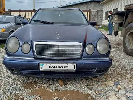 Mercedes-Benz E 300 1998 года за 2 200 000 тг. в Алматы