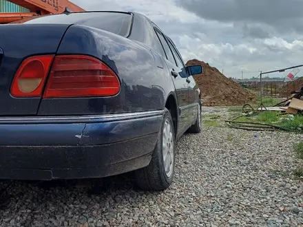 Mercedes-Benz E 300 1998 года за 2 200 000 тг. в Алматы – фото 4