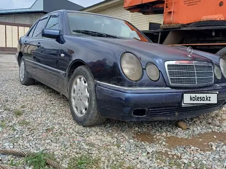 Mercedes-Benz E 300 1998 года за 2 200 000 тг. в Алматы – фото 3